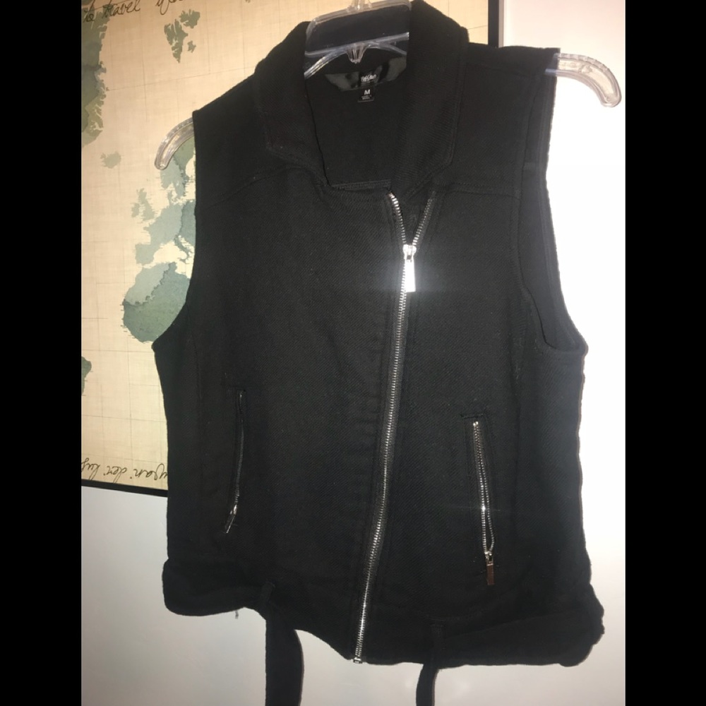 Black vest with zipper